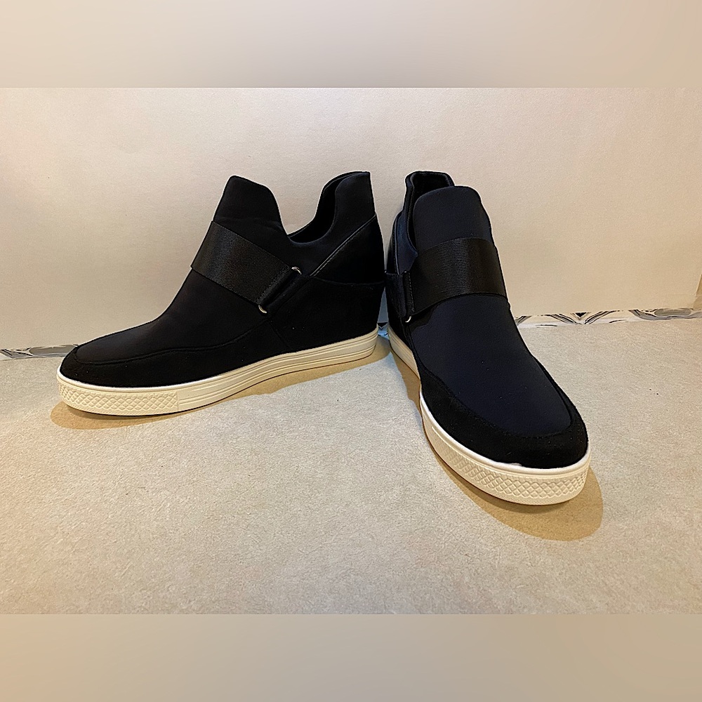 Hidden wedge shoes